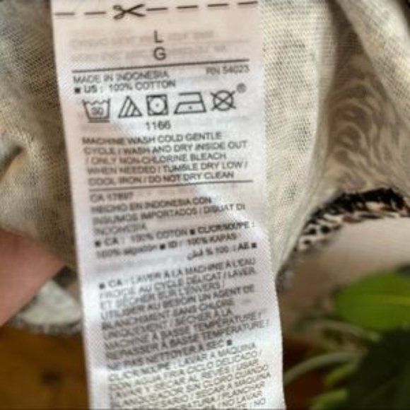 SOLD Old Navy Leopard Print Keyhole Top L - Picture 6 of 11